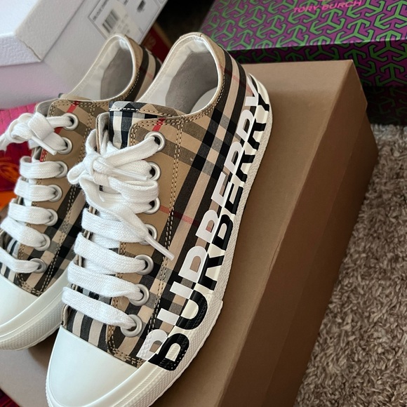 Burberry low top sneakers - Picture 4 of 10